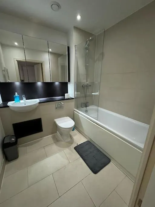 Modern One Bed Flat, Near City Airport ,Excel Centre, Dlr & Barrier Park London 0*,  United Kingdom