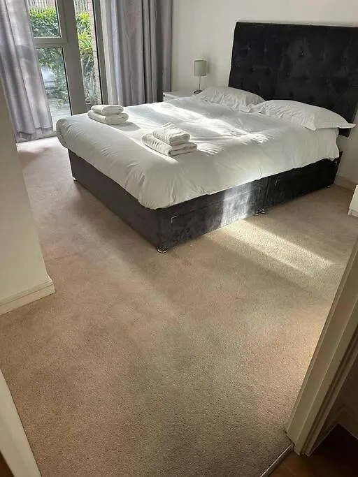 Apartment Modern One Bed Flat, Near City Airport ,Excel Centre, Dlr & Barrier Park London