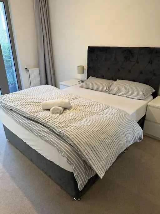 Modern One Bed Flat, Near City Airport ,Excel Centre, Dlr & Barrier Park London