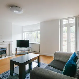  Apartment Bright & Welcoming Garden Flat Sleeps 6 In Style
