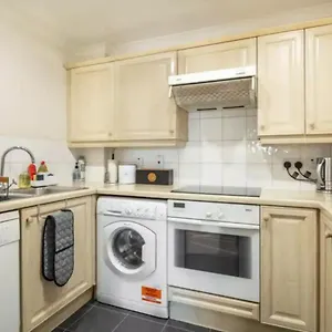  Apartment 1 Bedroom Flat With Free Parking