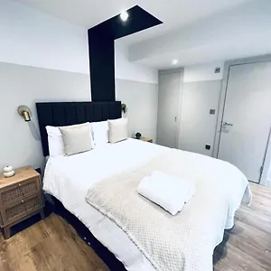 South Charming Ensuite Look Like Designer Aparthotel